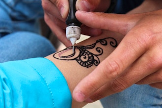 How to Henna Tattoo